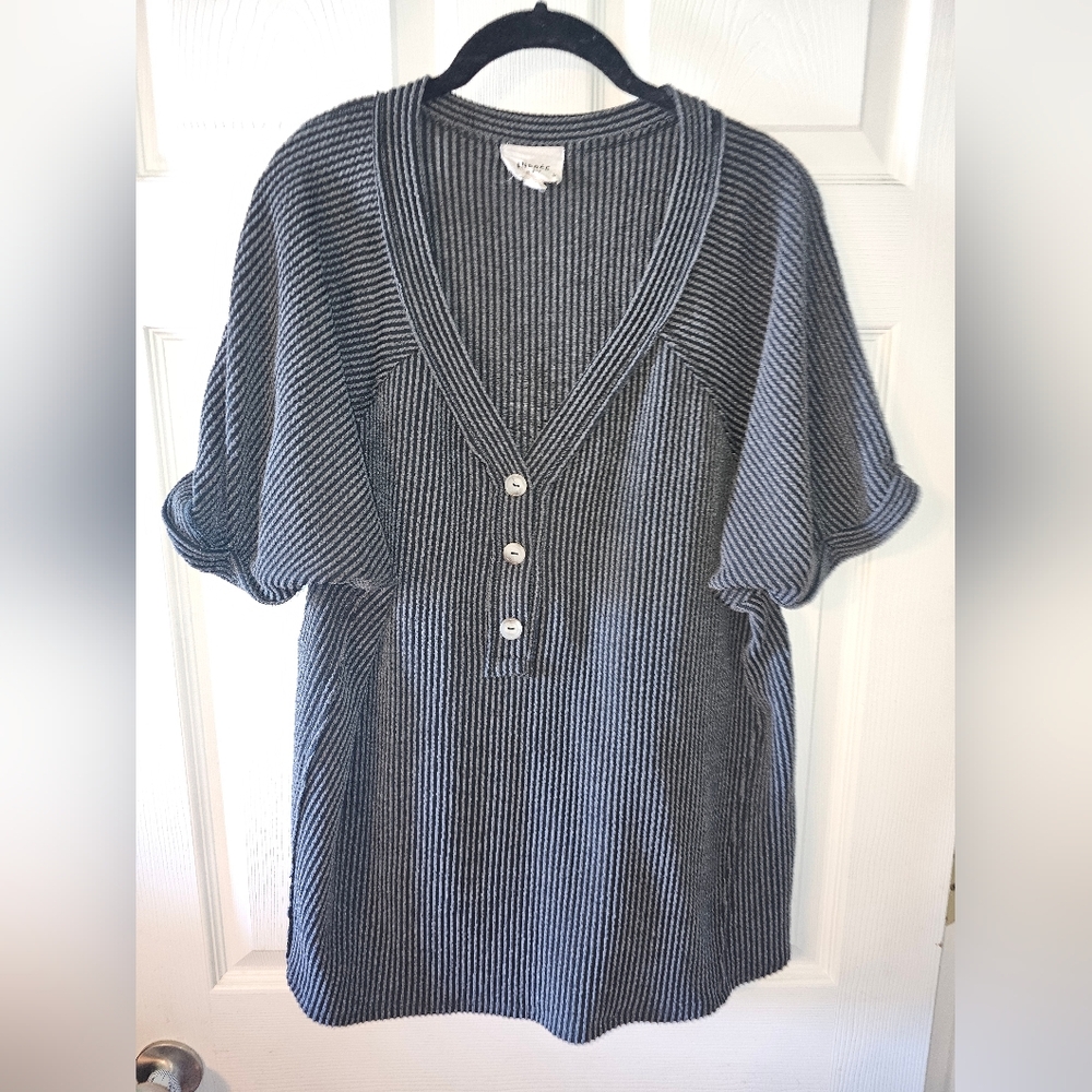 Andre by unit black ribbed top xlShort sleeves